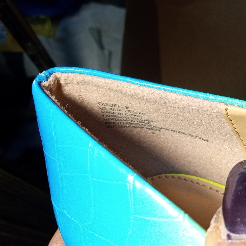 Heel's - Picture 4 of 4